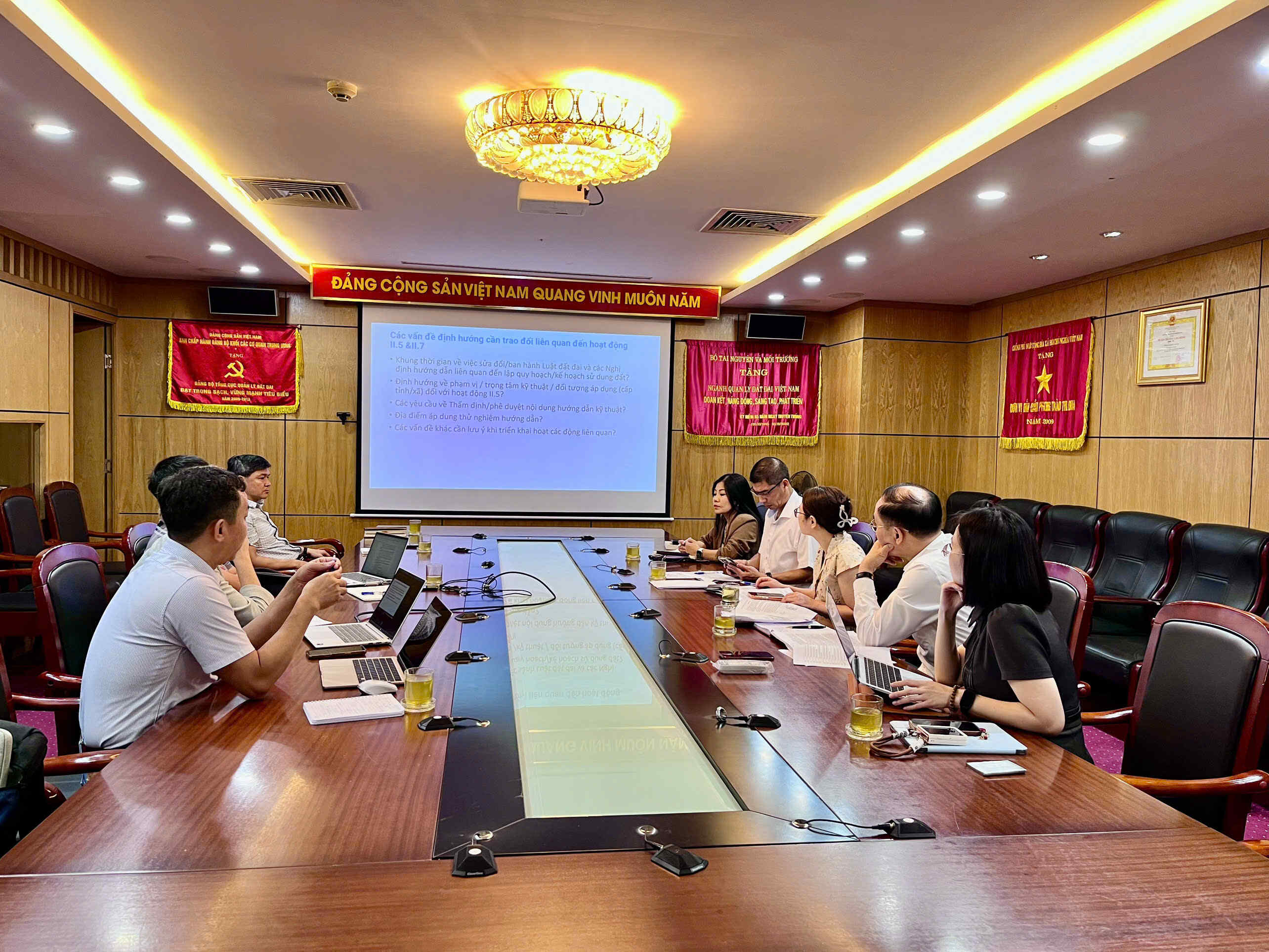 Cục Quản lý đất đai làm việc với các đối tác triển khai Dự án VN-ADAPT